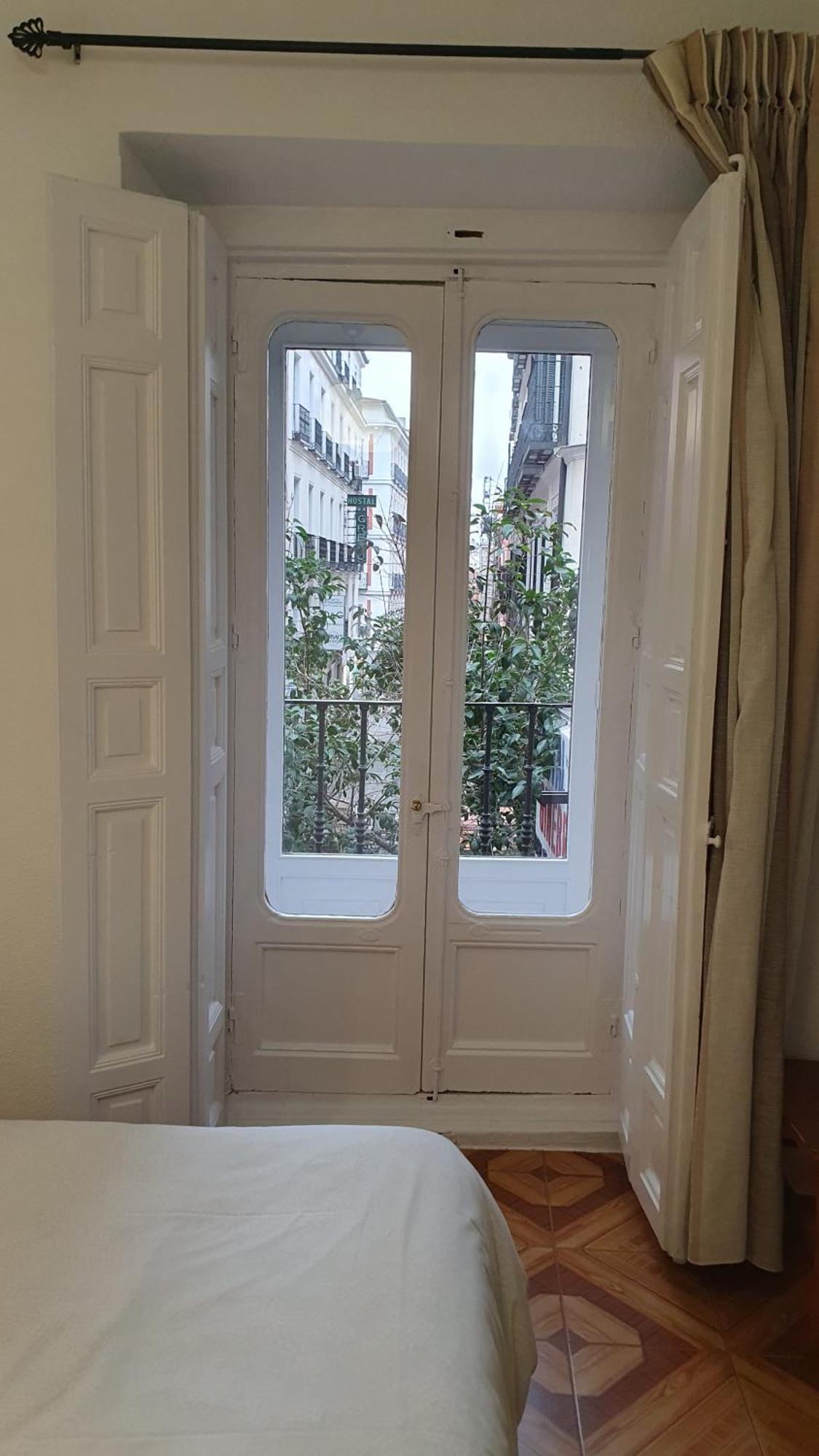 Hostal Ginebra Madrid Exteriér fotografie